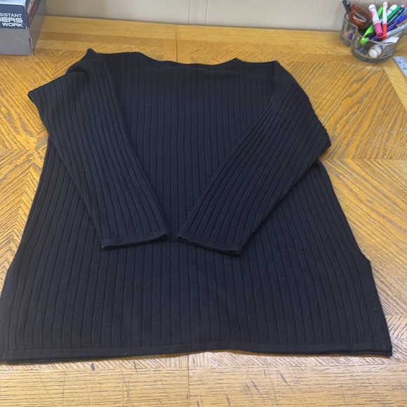 Black Ribbed Women's Top - Picture 15 of 15